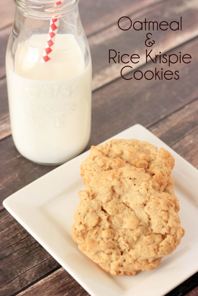 Oatmeal cookies with a crunch! This oatmeal & rice krispie cookies recipe is my new favorite recipe. A must try recipe.