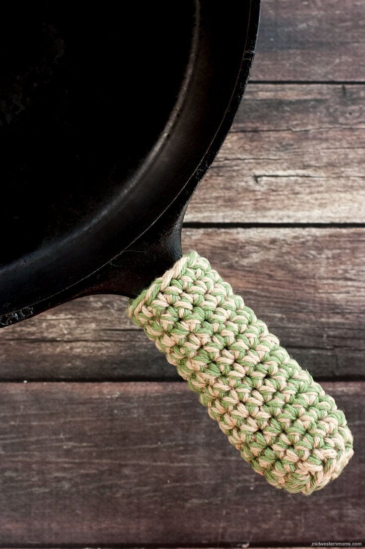 Crochet Cast Iron Skillet Handle Cover ~ Midwestern Moms