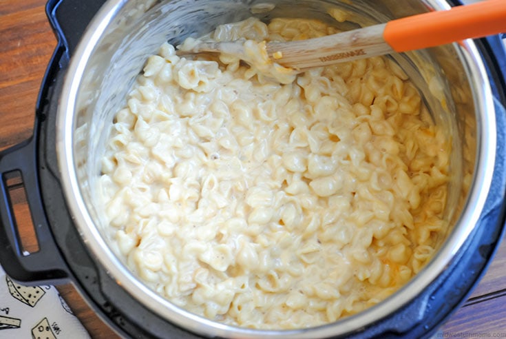 Stirring the Macaroni and Cheese inside the instant pot. Ready to Serve.
