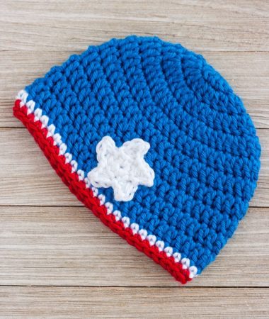 A Simple Patriotic Crochet Baby Hat Pattern for a Girl! This red, white, and blue hat is finished off with a little star is perfect for showing patriotism!