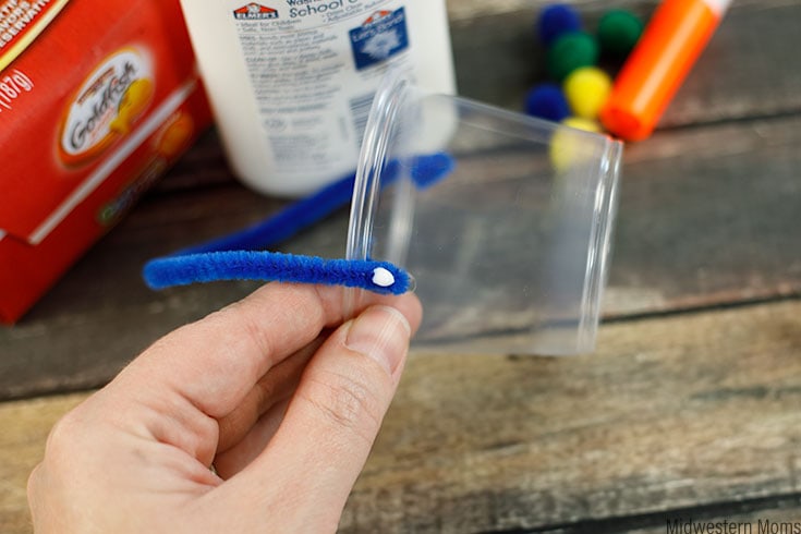 Add some glue to the pipe cleaners