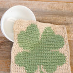 The perfect crochet dishcloth to turn your kitchen green for St. Patrick's day! Enjoy this free crochet dishcloth pattern.﻿